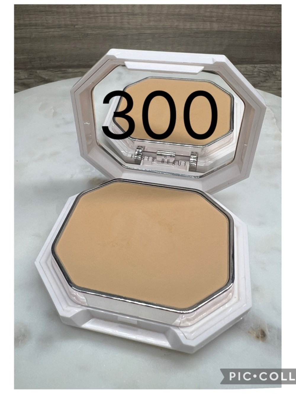 Fenty Beauty Pro Filt’r Soft Matte Powder Foundation -300